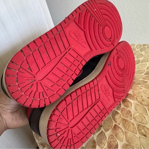 Nike Air Jordan 1 Mid Alternate Bred Sneakers size 6Y - Picture 9 of 11